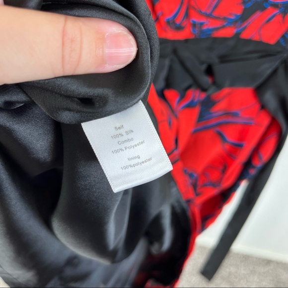 Twinkle by Wenlan Red Silk Floral Ruched Tie V Neck Dress - Picture 8 of 9